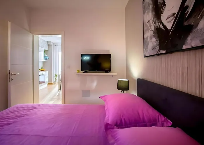 Apartman Candy Split With Jacuzzi And Parking Place