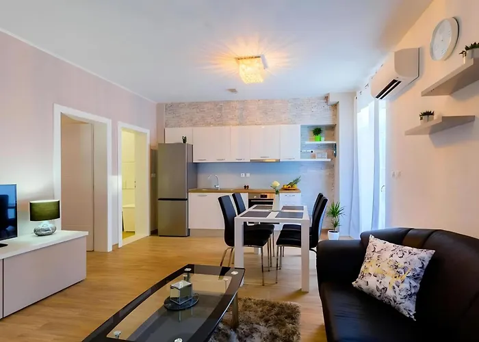 Apartman Candy Split With Jacuzzi And Parking Place