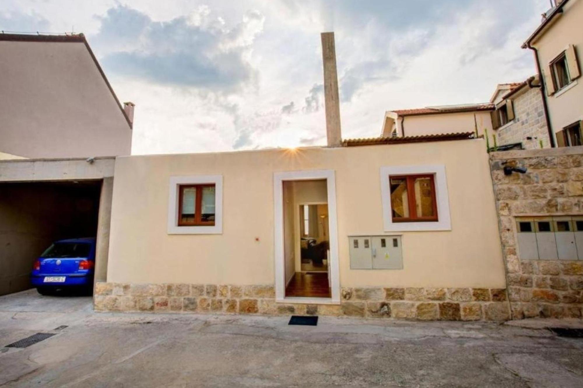 Apartman Candy With Jacuzzi And Parking Place