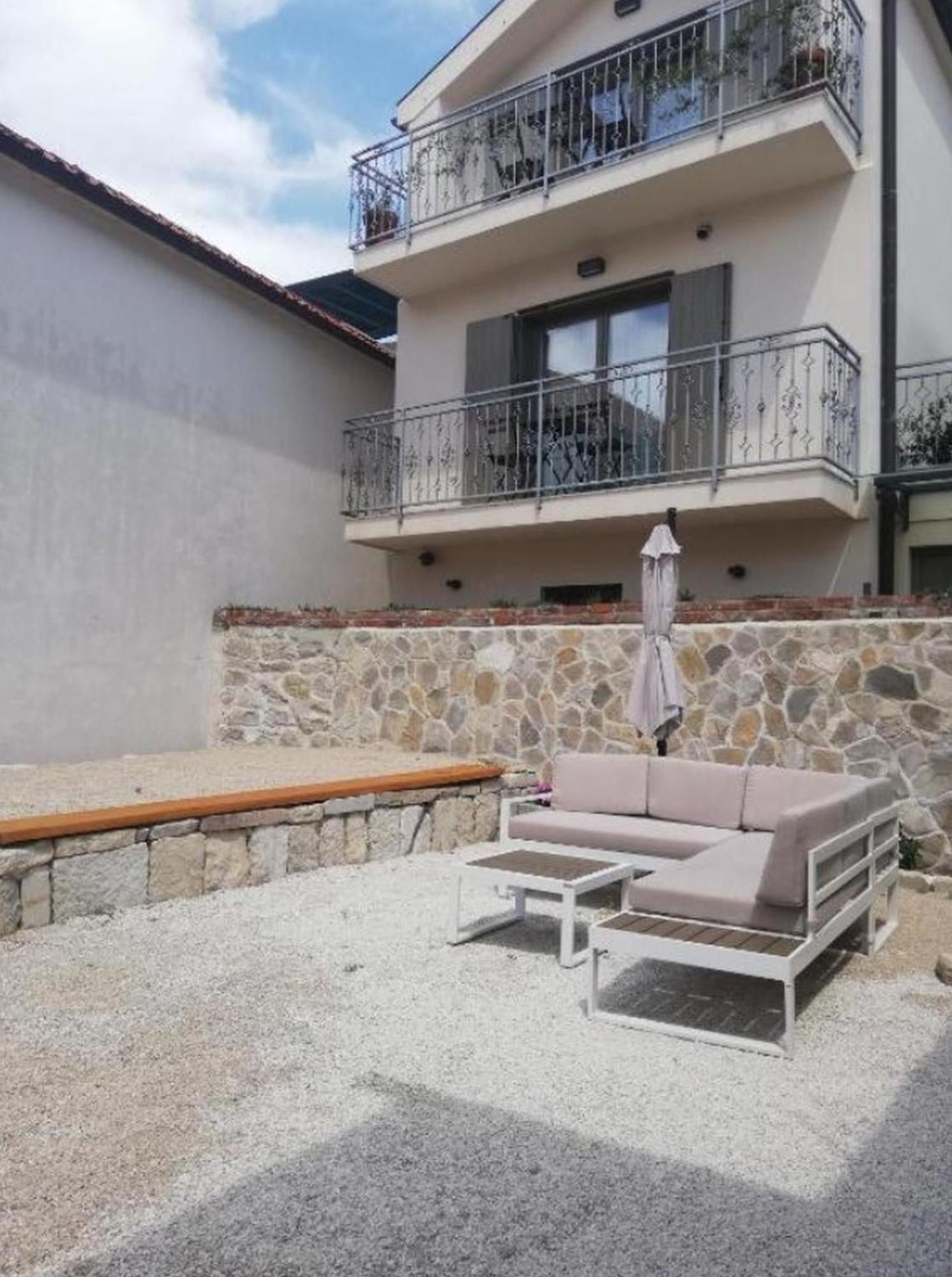 Candy With Jacuzzi And Parking Place Apartman Split